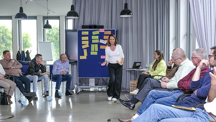 Der Changeprozess beginnt im Kopf: 3k-Workshops (im Bild: Transformation Managerin Marleen Cassee) geben wichtige Impulse. Foto: Florian Lang/IW